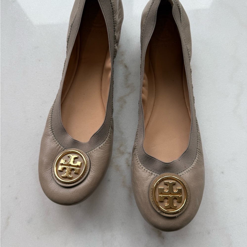 Tory Burch Women's Beige Flats with Gold Logo
